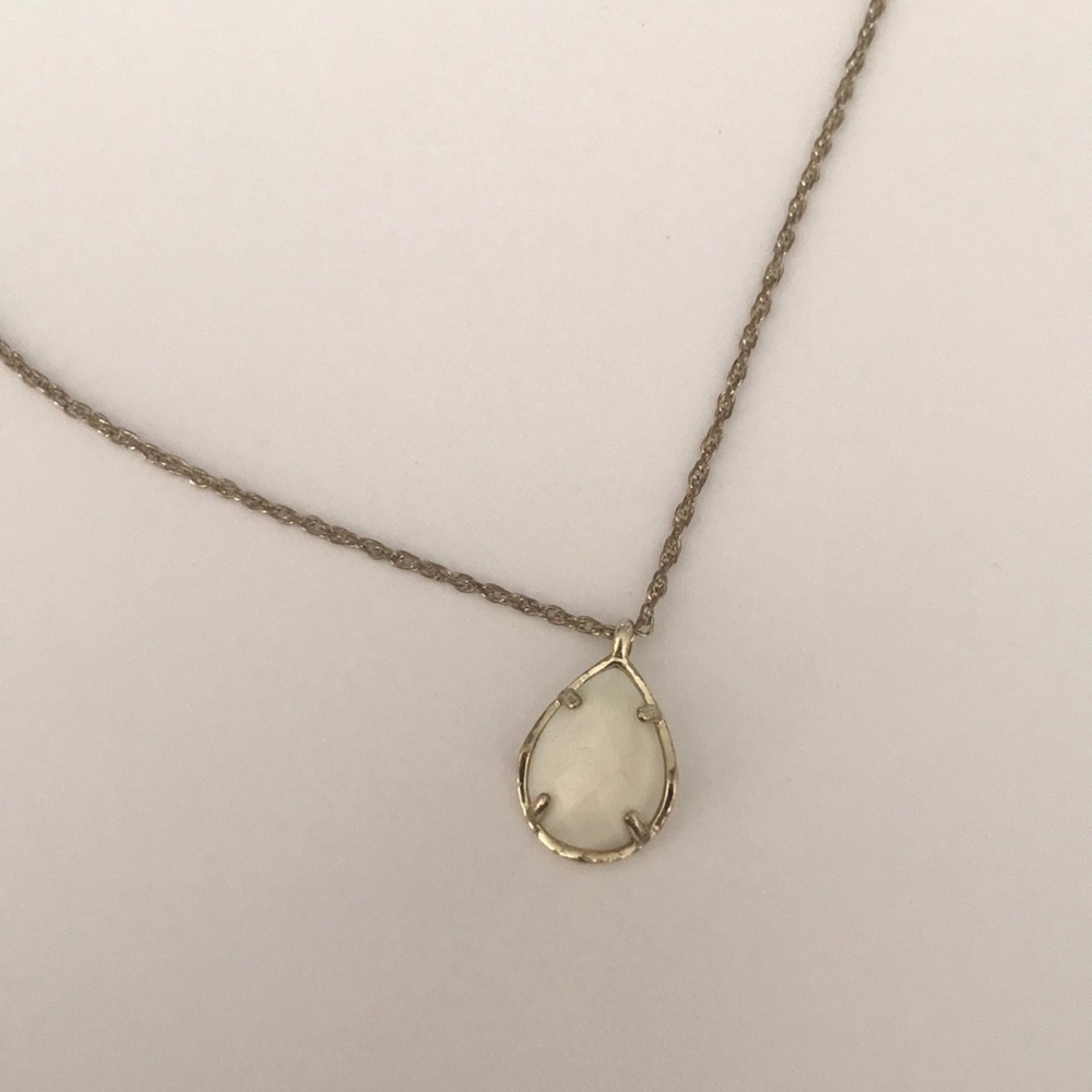Kendra Scott necklace